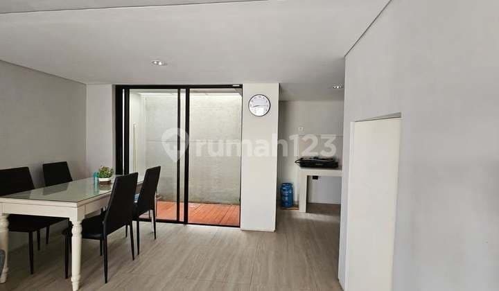 Apartemen Waterplace Selangkah ke Pakuwon Mall Ptc, Dekat Spazio Office Tower