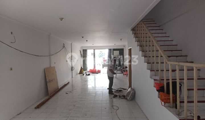 Disewakan Ruko 2 Lantai di Pluit. Luas 5x30m