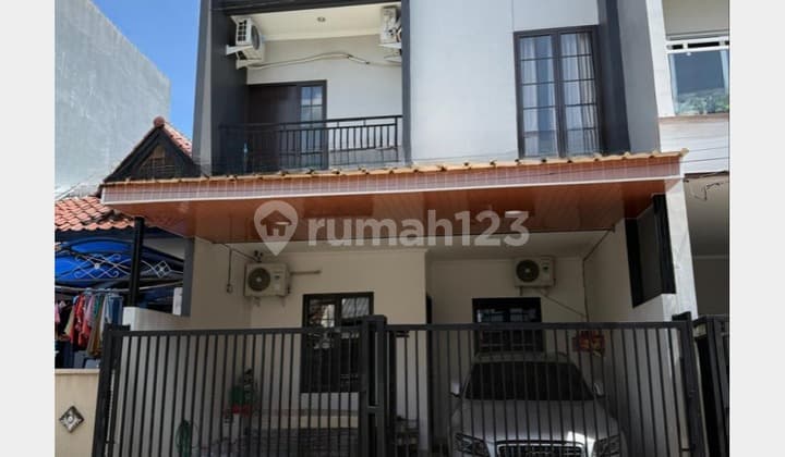 Rumah Hadap Selatan Regency Villa Melati Mas, Serpong, Tangerang