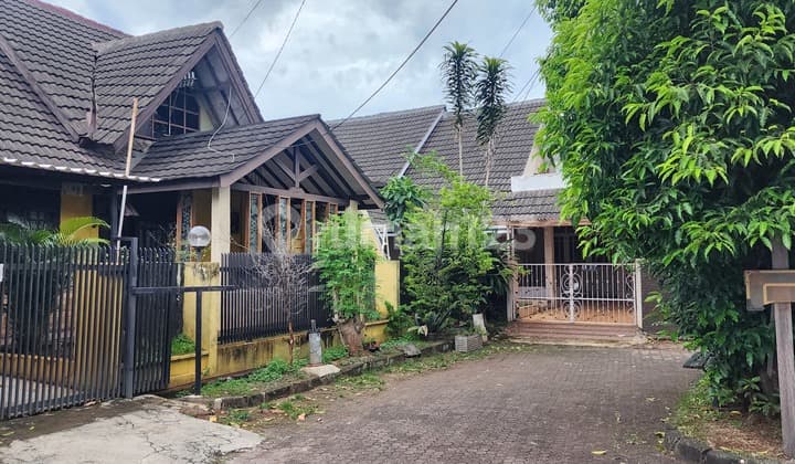 Rumah Tua Kondisi Apa Adanya Villa Melati Mas, Serpong Tangerang Selatan