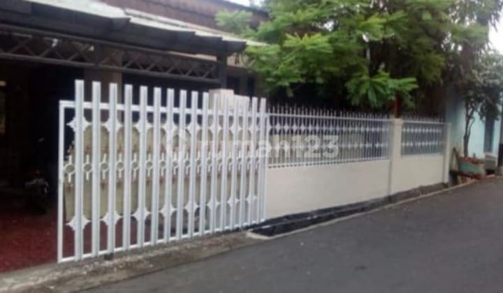 Rumah Lama Terawat Bebas Banjir