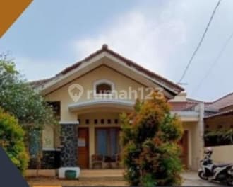 Rumah Terawat Pia Lelang