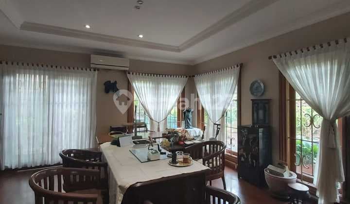 *dijual Rumah Taman S.parman Belakang Hotel Butik*luas Tanah 650 M²posisi Hoek2 Lantai3 Kamar Tidur3 Kamar Mandifurnishedhadap Timurharga 30 M Nego Bagi Yang Berminat Bisa Hubungi Saya Chen Lie Shien No Whatsap 0896xxxxxxxx.thanks.