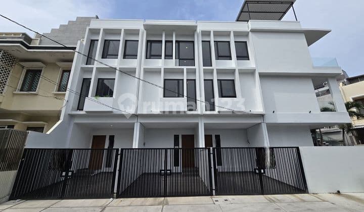 *Dijual Rumah Muara Karang Brandnew*Ukuran 4X15lt 60 M²Lb 200 M²3,5 Lantaikt 3 KM 3Hadap Selatan Harga 2,4 M Nego