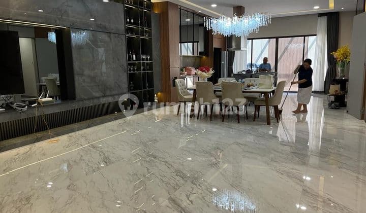 Rumah mewah di Symphoni golf island pantai indah kapuk 3 Lantai Sudah Renovasi