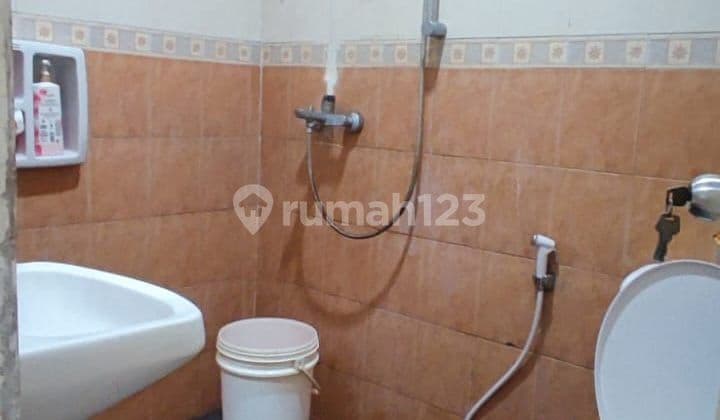 For sale: House in Taman Palem
Size: 3.75x15
2 floors
Renovated
3BR 2BT
Semi-furnished
Ownership certificate (SHM)
Price: IDR 1.45 billion negotiable, located in Taman Palem