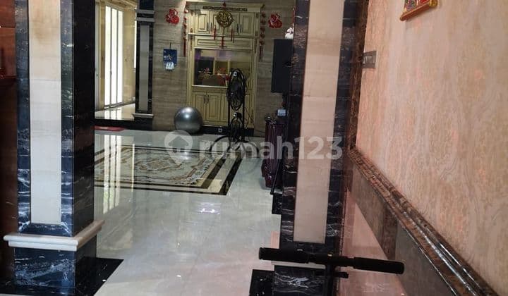 FOR SALE
House in Layar Permai PIK
Size 10 x 29
2.5 Floors
4 Bedrooms
5 Bathrooms
Northwest Facing
Freehold Title
Price - 11.5 M negotiable