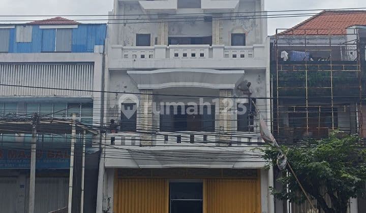 Bangunan ruko mewah di pusat bisnis Denpasar