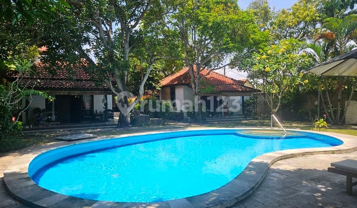 Villa Tropis Di Jantung Seminyak Bali