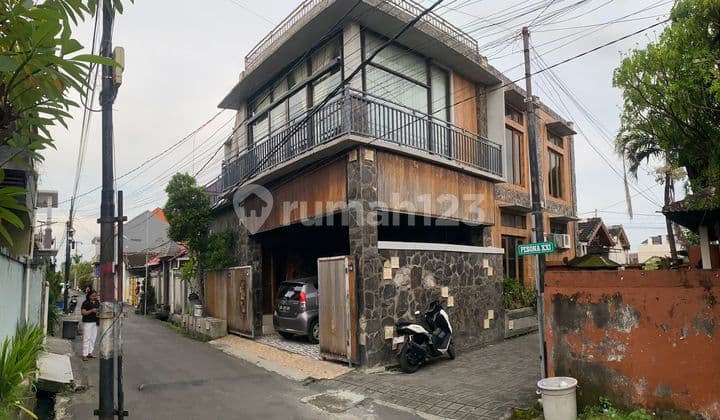 Rumah Cantik di Lingkungan Nyaman di Denpasar Selatan