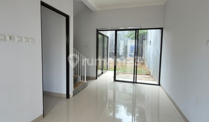 Rumah Ala Scandinavian di Jual Murah 2 Lantai 2 Kamar Tidur Strategis Bebas Banjir Dekat Stasiun MRT Lebak Bulus di Ciputat Tangerang Selatan