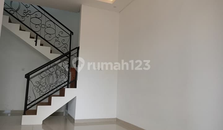 Rumah Bergaya American Classic Dekat Stasiun Krl Dan Kampus Ui Di Beji Depok