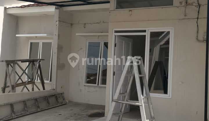 Dijual Murah Rumah Siap Huni 2 Kamar Tidur SHM Strategis Bebas Banjir Dekat Pintu Tol Desari di Sawangan Depok