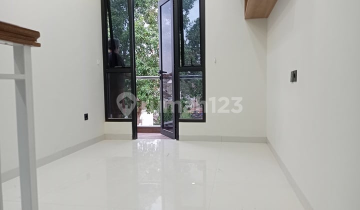 Rumah Dijual 2,5 Lantai Shm Bebas Banjir Dekat Rumah Sakit Hermina Dan Sari Asih Ciputat Di Tangerang Selatan