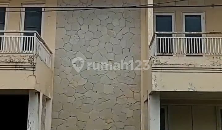 Rumah 2 Lantai 5 Kamar Tidur Strategis Banjir Dekat Pintu Tol Bintaro di Pondok Ranji Tangerang Selatan