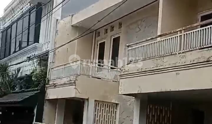 Dijual Rumah 2 Lantai 5 Kamar Tidur Strategis Bebas Banjir Dekat Stasiun KRL Pondok Ranji di Tangerang Selatan