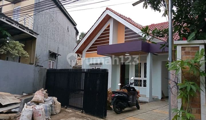 Dijual Rumah Mewah 3 Kamar Tidur Sertifikat SHM Strategis Dekat Stasiun Depok Baru di Kukusan Beji Depok