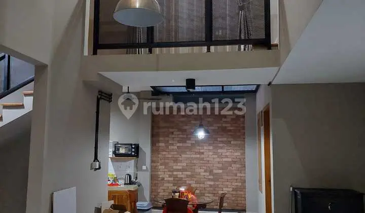 Dijual Murah Rumah Mewah 2 Lantai 4 Kamar Tidur Strategis Bebas Banjir Dekat Stasiun MRT dan Kampus Uin di Kampung Utan Ciputat Timur Tangerang Selatan