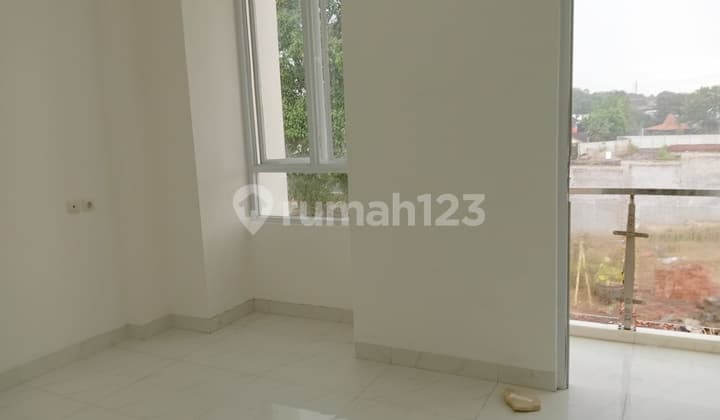 Rumah Dijual 2,5 Lantai Rooftop Bebas Banjir Dekat Kampus Uin Jakarta Di Ciputat Tangerang Selatan