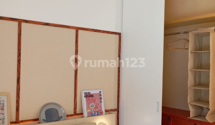 Rumah Hook Bergaya Moderen 4 Kamar Tidur Bebas Banjir Dekat Gerbang Tol Desari Di Limo Depok