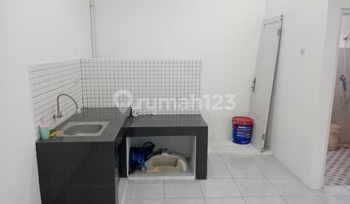 Dijual Murah Rumah 2,5 Lantai 2 Kamar Tidur SHM Bebas Banjir Strategis Dekat Bintaro Plaza dan Pintu Tol Bintaro di Pondok Ranji Tangerang Selatan