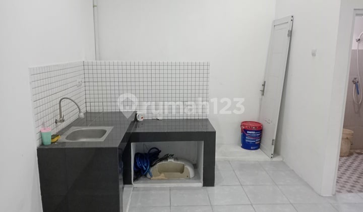 Dijual Murah Rumah 2,5 Lantai 2 Kamar Tidur SHM Bebas Banjir Strategis Dekat Bintaro Plaza dan Pintu Tol Bintaro di Pondok Ranji Tangerang Selatan