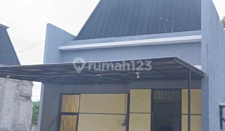 Dijual Murah Rumah 2 Lantai 3 Kamar Tidur Strategis Bebas Banjir Dekat Kampus Umpan dan Pintu Tol di Pamulang Tangerang Selatan