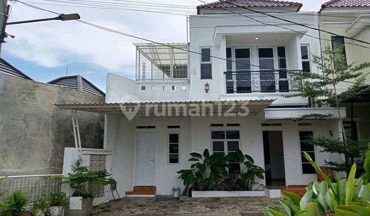 Rumah Siap Huni Dijual 2 Lantai Shm Strategis Bebas Banjir Dekat Kampus Ui Depok Di Beji Depok
