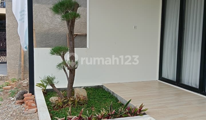 Rumah Moderen Hook 3 Lantai Bebas Banjir Dekat Pintu Tol Pamulang Di Ciputat Timur Tangerang Selatan