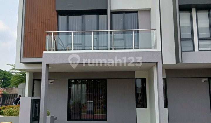 Rumah Mewah Dijual Siap Huni 2 Lantai Bebas Banjir Shm Dekat Stasiun Krl Pondok Ranji Di Ciputat Timur Tangerang Selatan