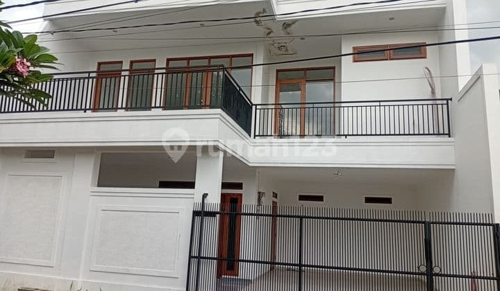 For Sale Cash 2-Storey Strategic House Flood-Free Near KRL and MRT Lebak Bulus Stations in Pertamina Pondok Ranji Complex, South Tangerang