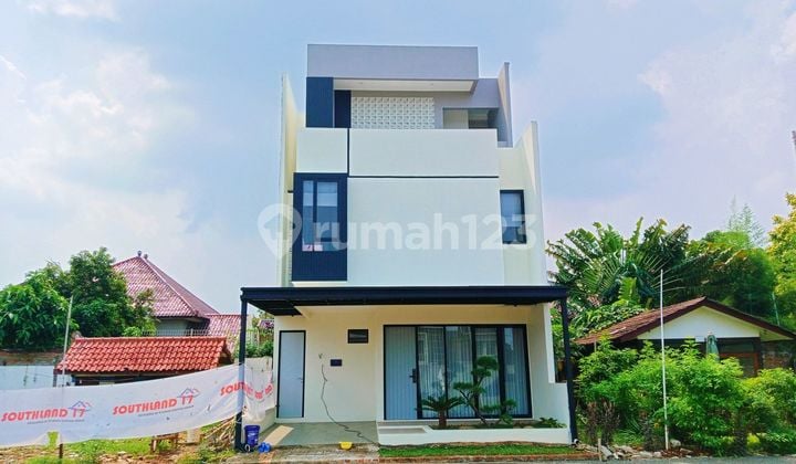 Rumah Moderen Bergaya Japanise 3 Lantai Bebas Banjir Dekat Stasiun MRT Lebak Bulus di Cirendeu Tangerang Selatan