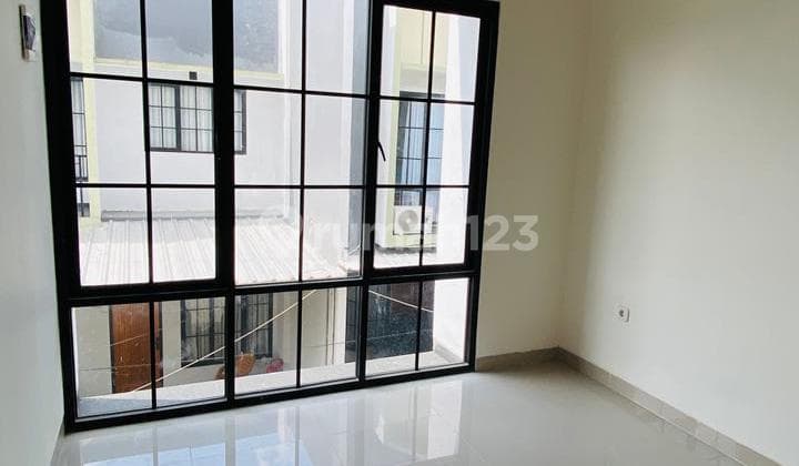 Dijual Rumah 2 Lantai Dekat Stasiun Krl Di Pancoran Mas Depok