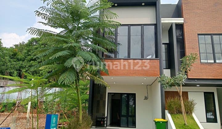 Rumah Bergaya Tropical Moderen Strategis Dekat Pintu Tol Di Cinangka Depok