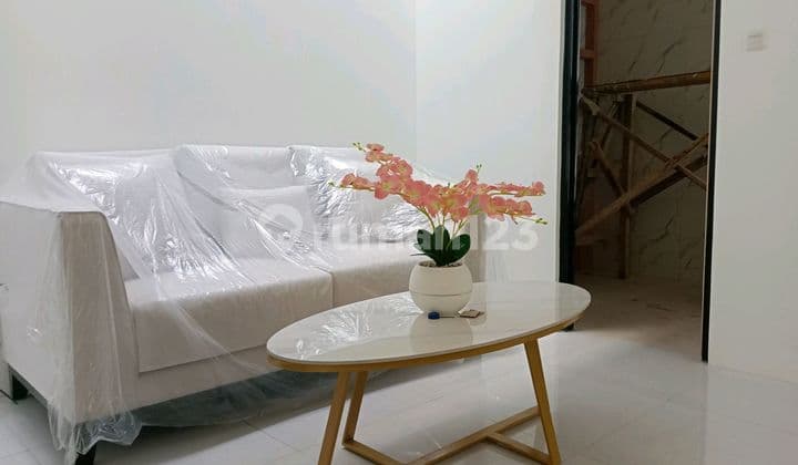 Rumah Mewah Siap Huni 3 Lantai Strategis Dekat MRT Lebak Bulus di Ciputat Timur Tangerang Selatan