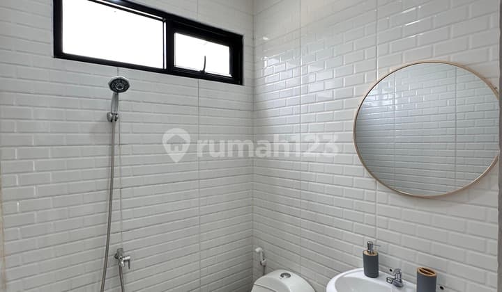 Dijual Rumah Bergaya Scandinavian 2 Carport Bebas Banjir Di Sasak Panjang Bogor