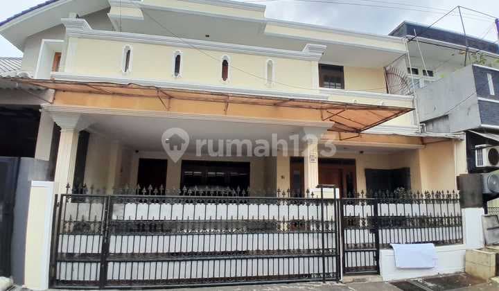Dijual Rumah 2 Lantai 3 Kamar Tidur Strategis Bebas Banjir Dekat Stasiun MRT dan Pintu Tol di Kampung Utan Ciputat Timur Tangerang Selatan