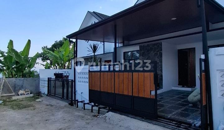For Sale Scandinavian House with Free Design in Jatihandap Padasuka