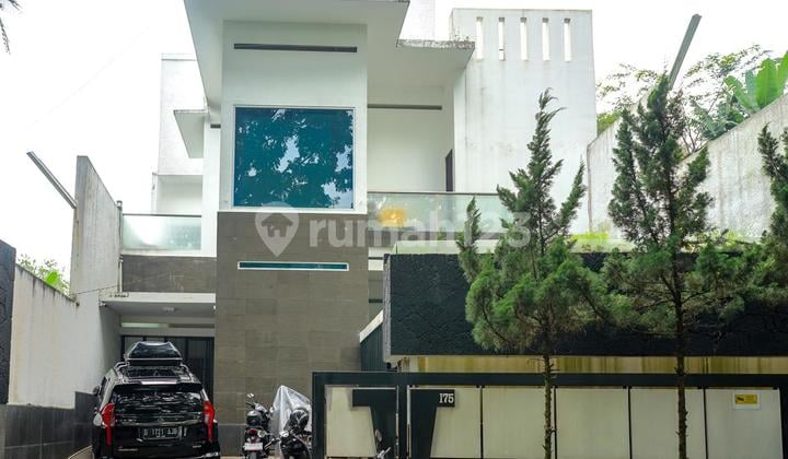 Rumah Villa Mewah Dg Kolam Renang Di Cipadung Cibeunying