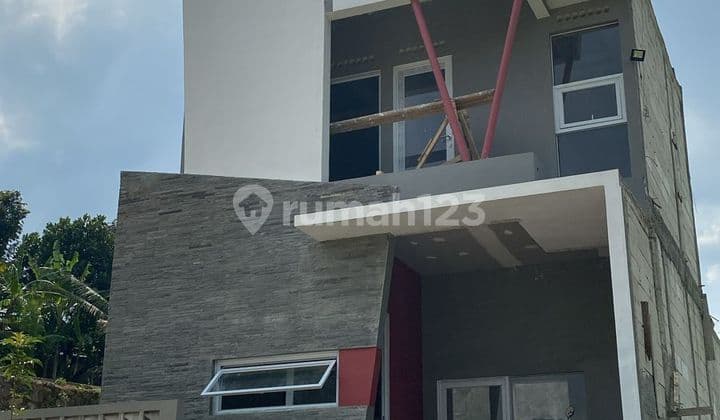 Dijual rumah 2 lantai di jatihandap dkt cicaheum Antapani