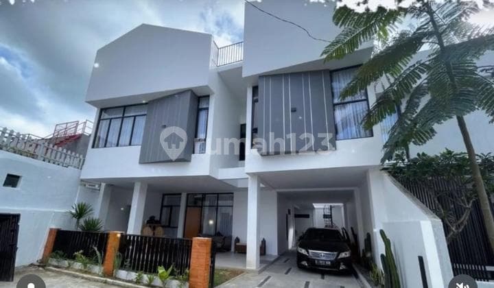 Rumah Villa Mewah 8 Kamar Di Lembang