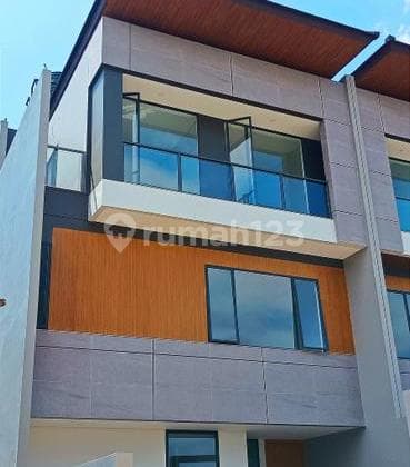 Rumah Mewah 3 Lantai Di Setra Duta Sarijadi Kota Bandung
