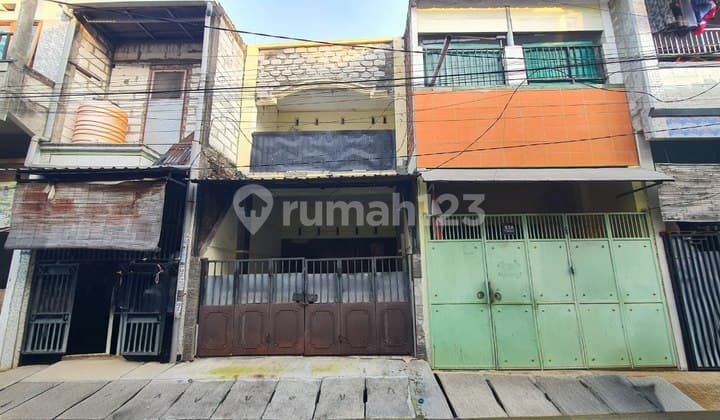 FOR SALE: SETRO BARU HOUSE IN TAMBAKSARI
