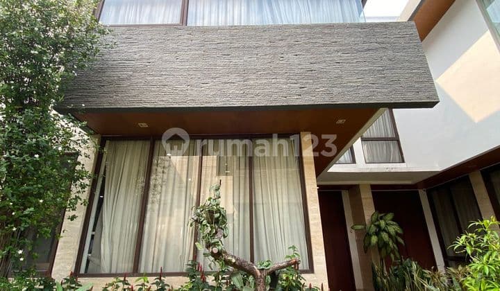 Townhouse Strategis di Kemang: Hunian Modern 3 Lantai dengan Fasilitas Kolam Renang