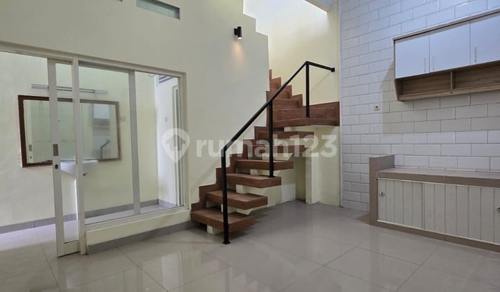 Rumah Bagus Siap Huni di Jl Manggis Semarang Selatan