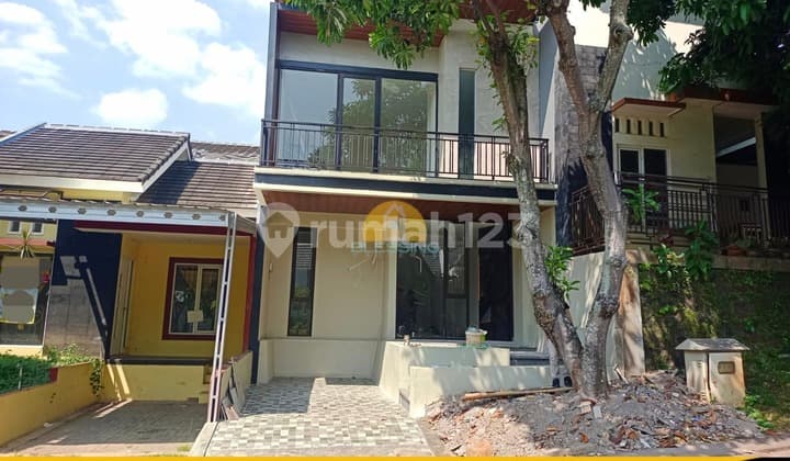 Nice Strategic Ready-to-Occupy House in Graha Taman Pelangi