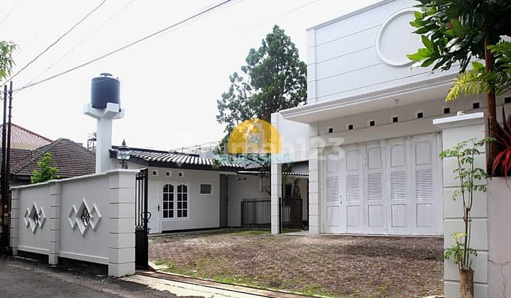 Dijual Rumah Mewah di Krakatau Semarang Timur