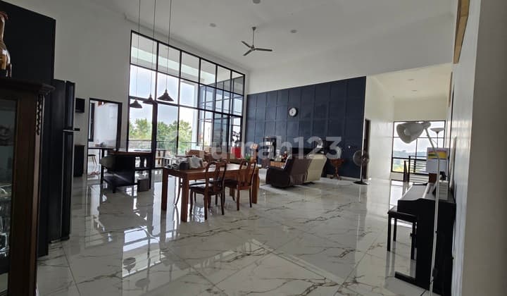 Rumah Mewah Siap Huni 2,5 Lantai di Bukit Sari