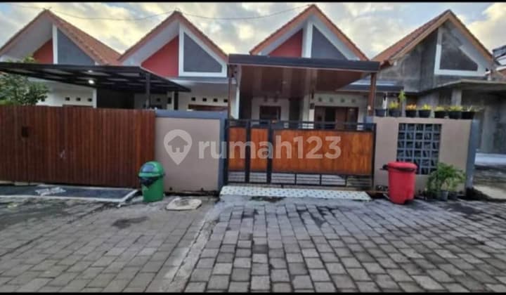 Rumah 2 Kamar Bonus Ac dan Bed di Sesetan Bg