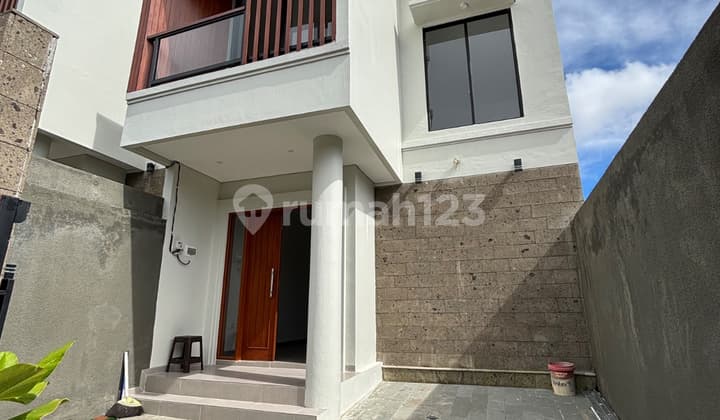2-Story Unfurnished House Near Living World PK